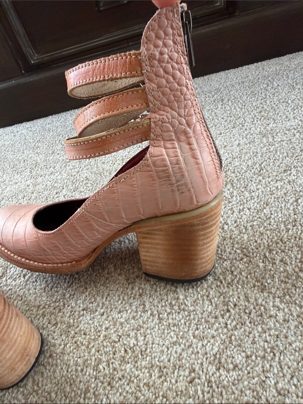 Freebird pink crocodile heeled with straps - Picture 4 of 8
